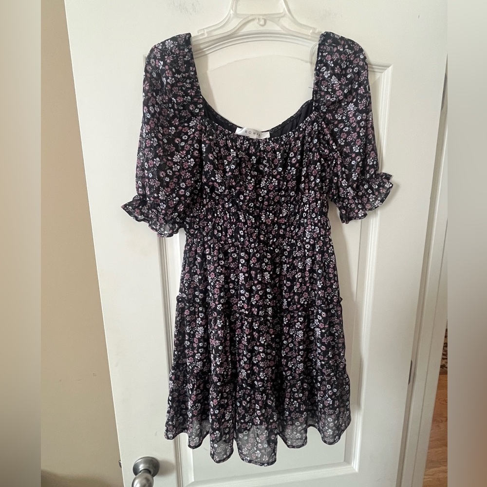 Row A Brand Juniors Smocked Floral Dress with Puff Sleeves Size Large